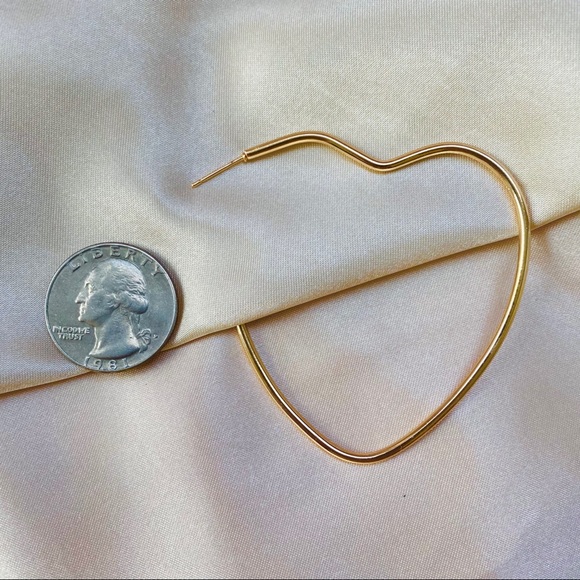 ❤️🔥𝕤𝕒𝕝𝕖❤️🔥heart hoop earrings - Picture 5 of 6